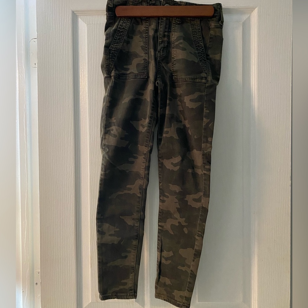 AE camo skinny jeans